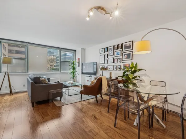 200 East 58th Street 10F image 1 of 16