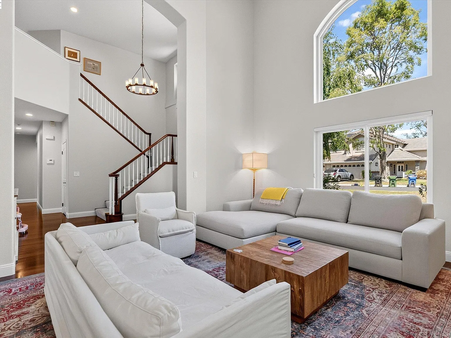 5 bed, 3483 sqft, $7,800 — Photo 4