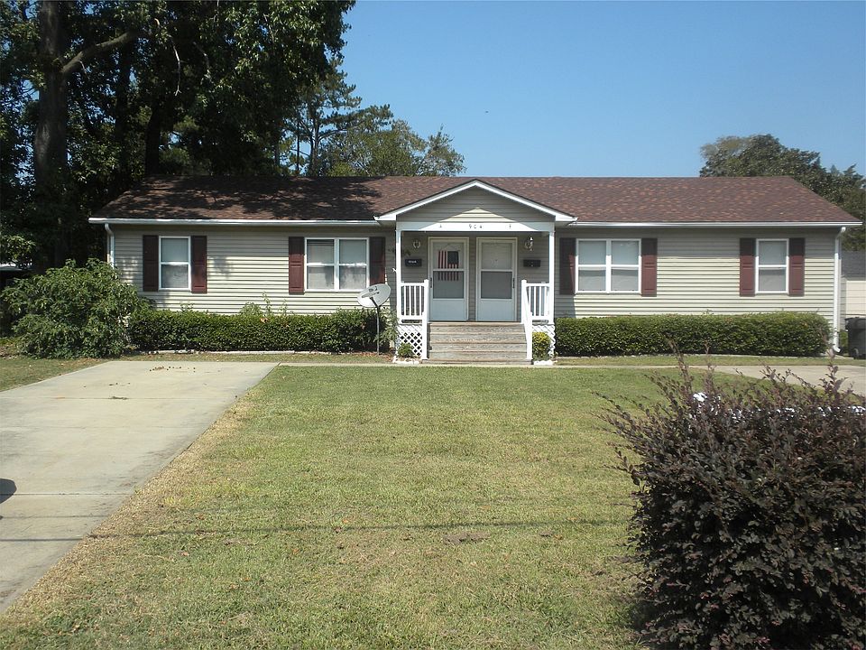 2nd image of 904 Baxter St #A