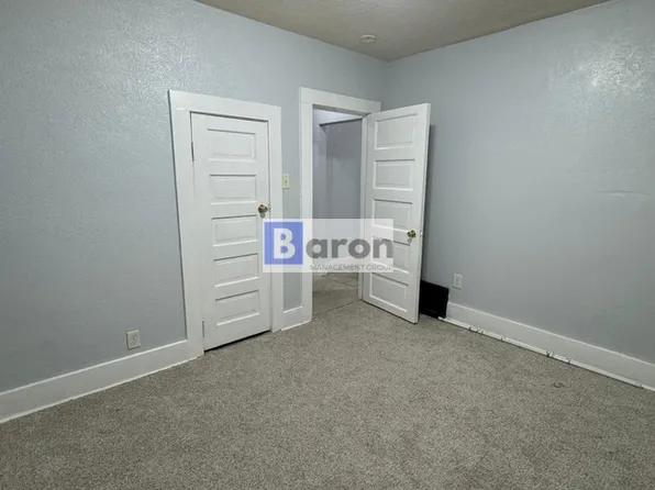 1422 E Calvert St, South Bend, IN 46613