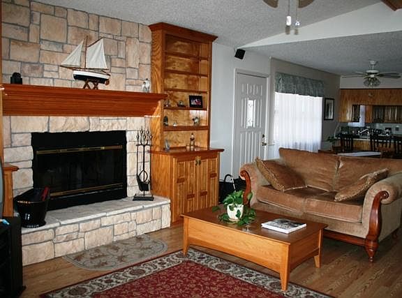 3rd image of 256 Harbor Dr