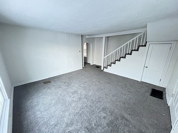 2nd image of 913 Camp St
