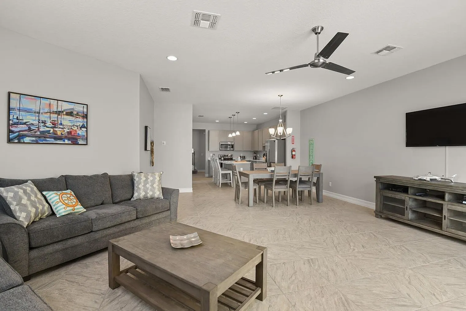 5 bed, 4.0 bath, 3552 sqft, $6,444 — Photo 2