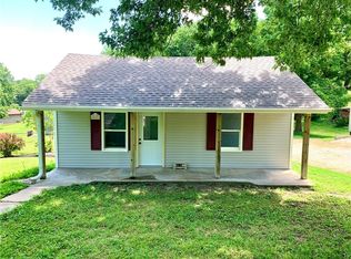 4005 Paseo Dr, Saint Joseph, MO 64503