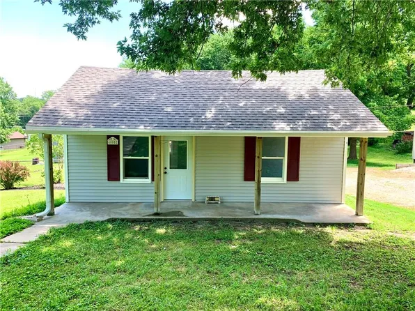 4005 Paseo Dr, Saint Joseph, MO 64503