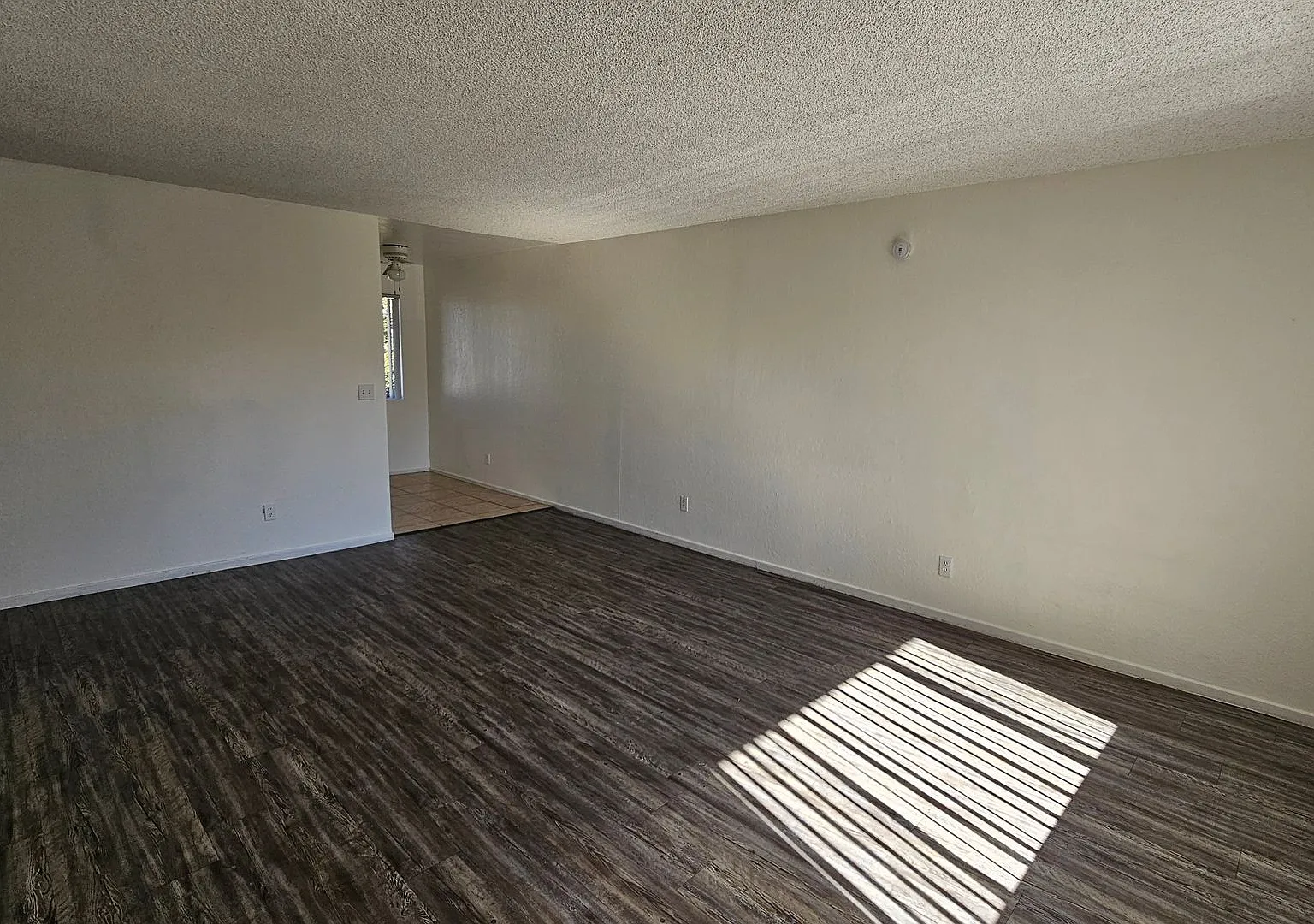 1 Month Free Rent!* 2 Bedroom 1 Bath Apartment Home! — Photo 2