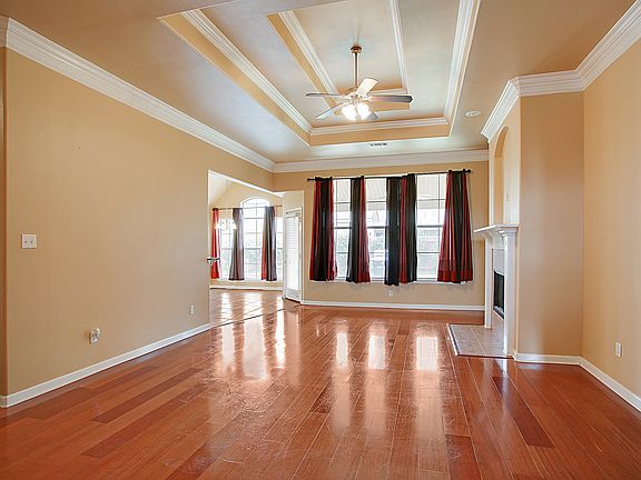 3rd image of 214 Laurel Oak Dr