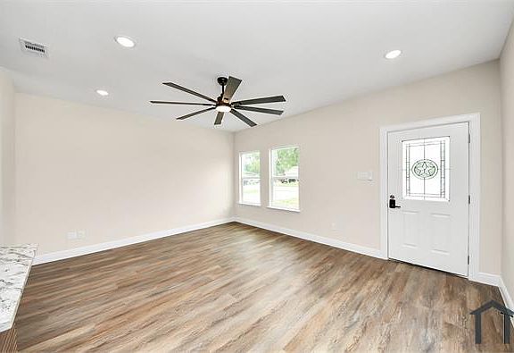 5th image of 3810 Hiford Dr #A