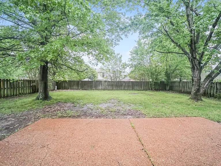 7228 Hunters Horn Dr — Photo 16