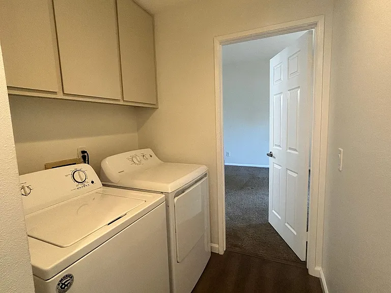 1377 Oakdale Ave — Photo 11