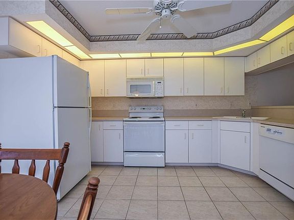 4th image of 804 Montrose Dr Unit 204