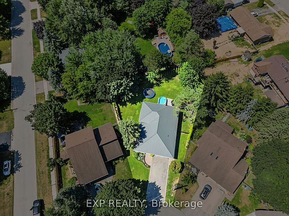 2nd image of 632 Hoover Pl