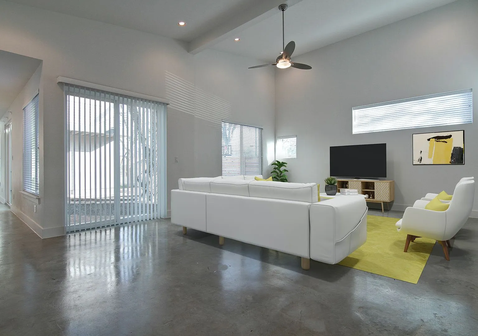 Ut Pre-Lease: 2014 Construction, 6 Bed / 3.5 Bath Home With Modern Amenities, Great Location — Photo 1