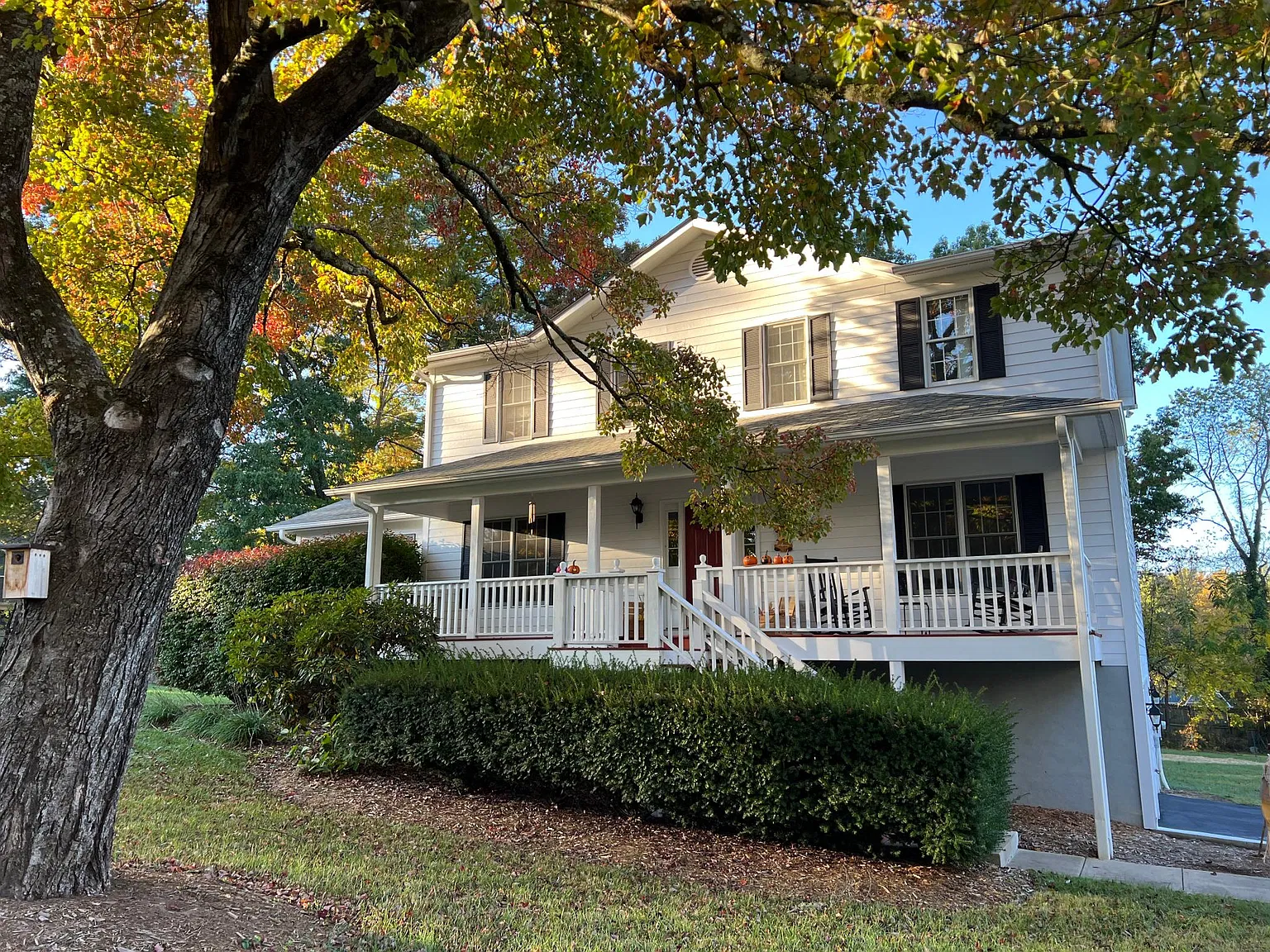 4 bed, 3.5 bath, 2630 sqft, $3,900 — Photo 1