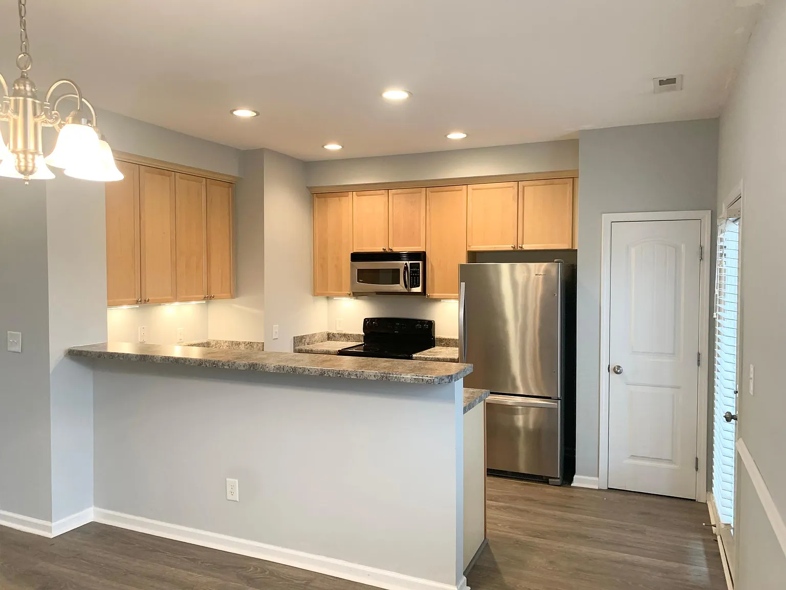 3 bed, 2.5 bath, 1552 sqft, $2,149 — Photo 2