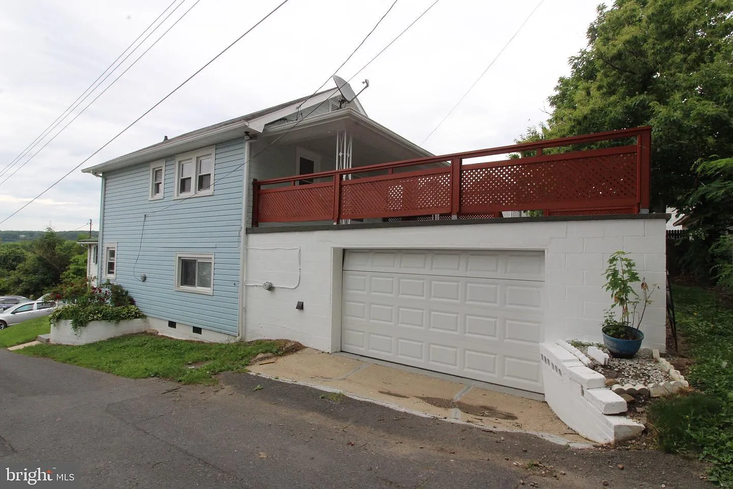 114 1/2 D St photo 1