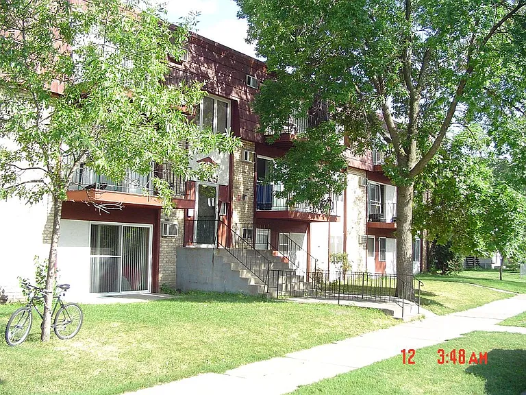 Pleasant Apartments — Photo 9