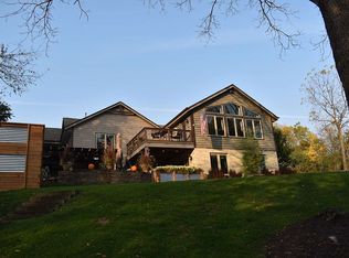 W318N1050 Huckleberry Way, Delafield, WI 53018