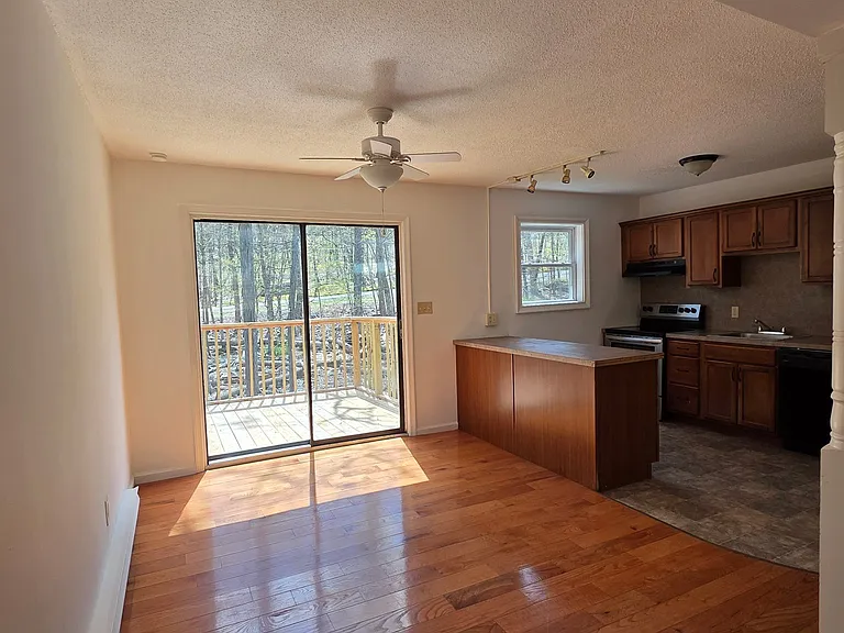 362 Somerset Dr — Photo 4