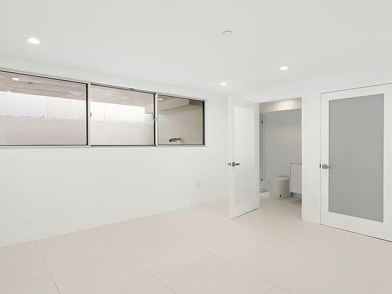 621 N Kings Rd #1 — Photo 10