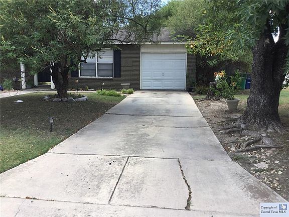 2nd image of 818 Sprucewood Ln