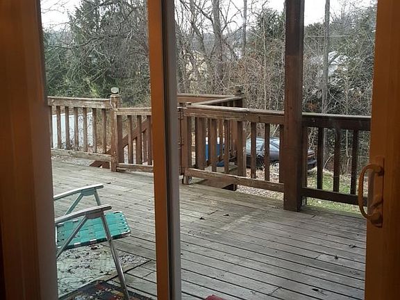 Sliding glass door from dining rm to covered deck