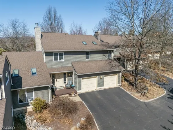 3 Country Club Dr, Clinton Twp., NJ 08801