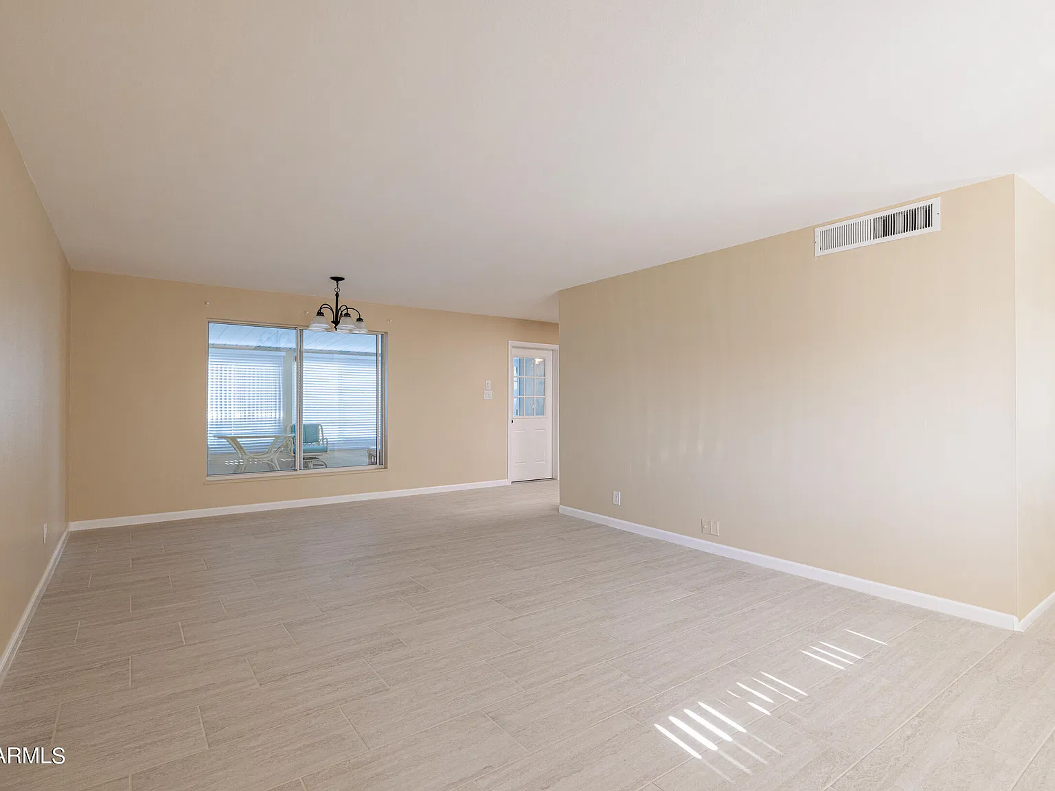 3 bed, 2.0 bath, 1401 sqft, $1,725 — Photo 4