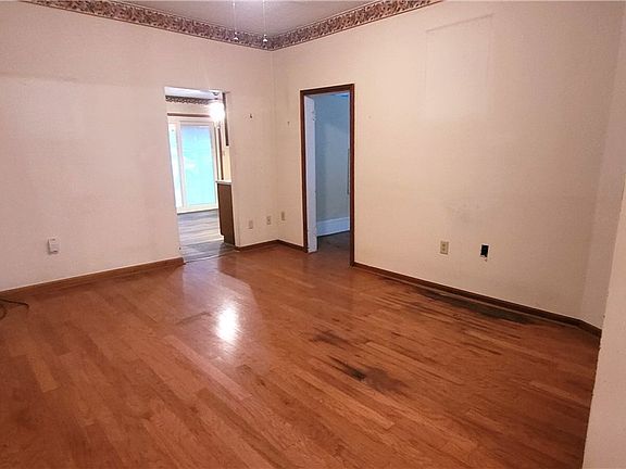 5th image of 1911 Covert St