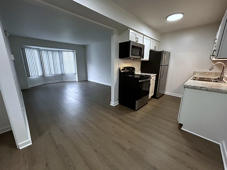 Charter Oaks Apartments — Photo 156