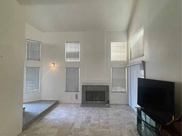 7547 Bellingham Ave — Photo 6