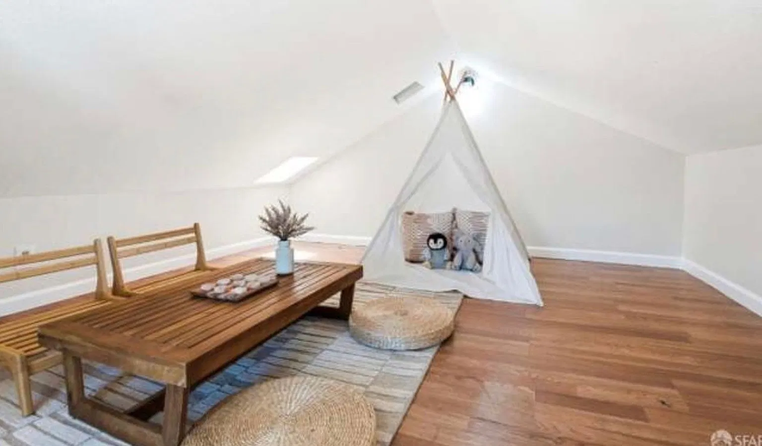Charming 1 bedroom 1 office 1 loft House in Richmond — Photo 2