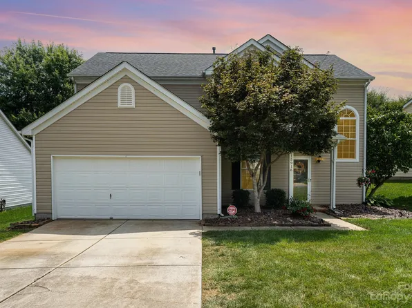 15916 Bubbling Branch Ln, Charlotte, NC 28273