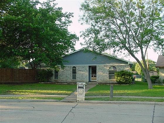 1st image of 722 Country Ln