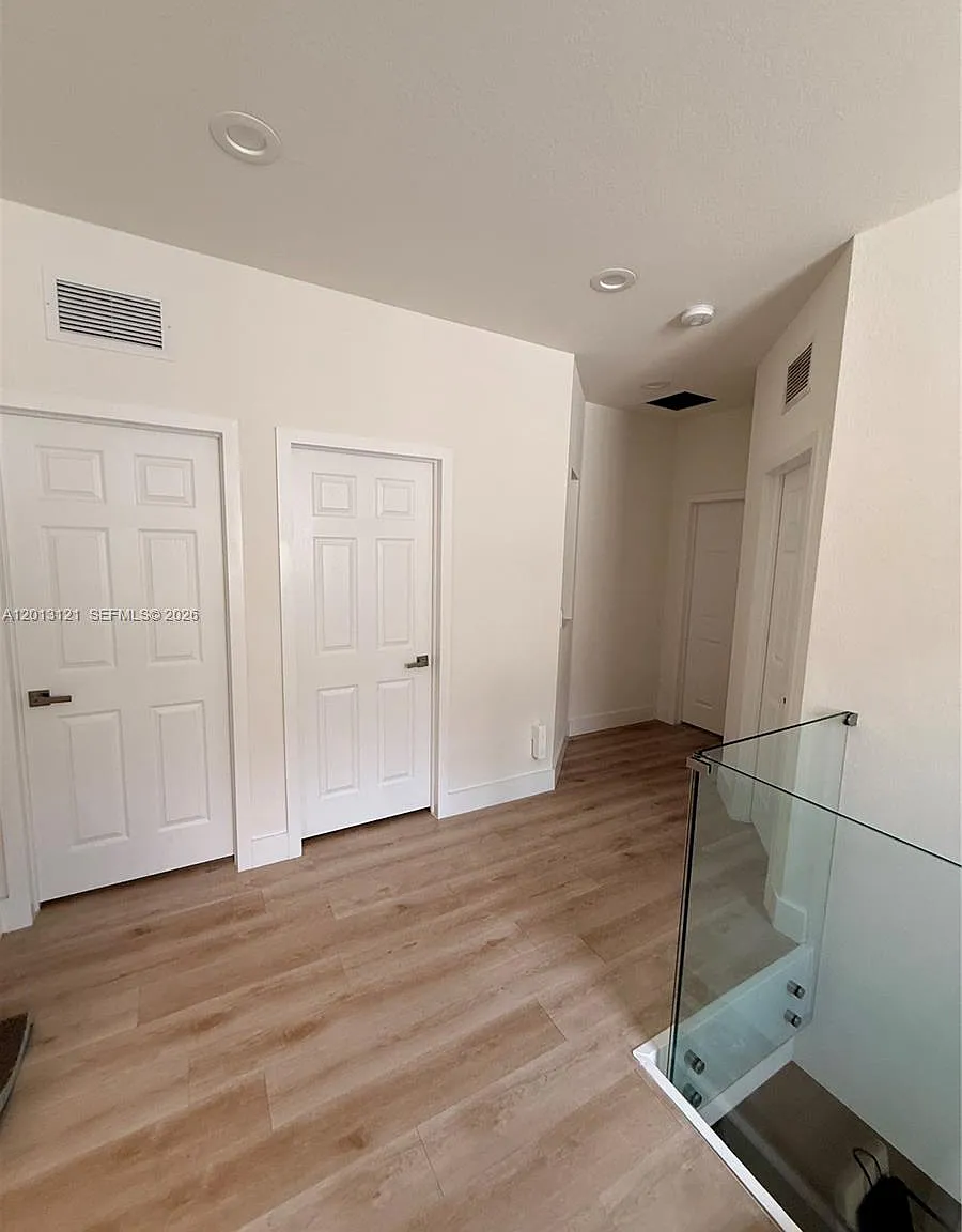 4 bed, 3.5 bath, 2650 sqft, $5,800 — Photo 2