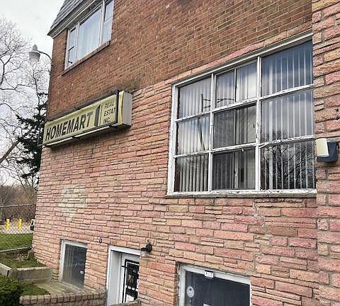 2nd image of 524 E Roosevelt Blvd