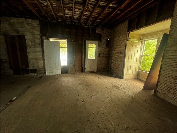 5th image of 600 Main St