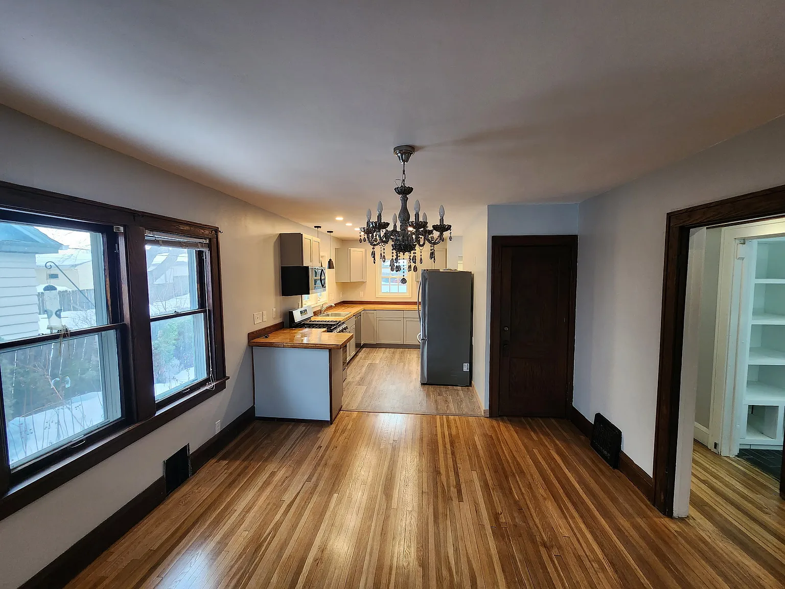 4 bed, 1500 sqft, $2,700 — Photo 2