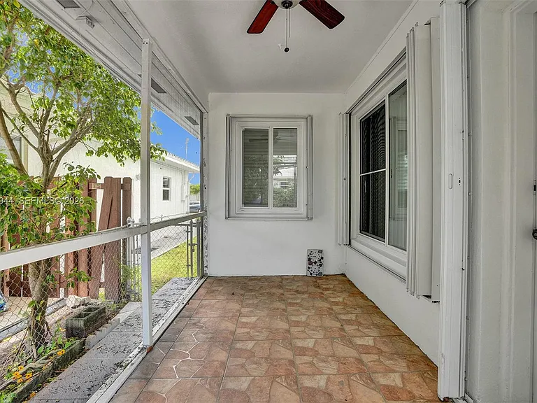 8851 Byron Ave — Photo 25