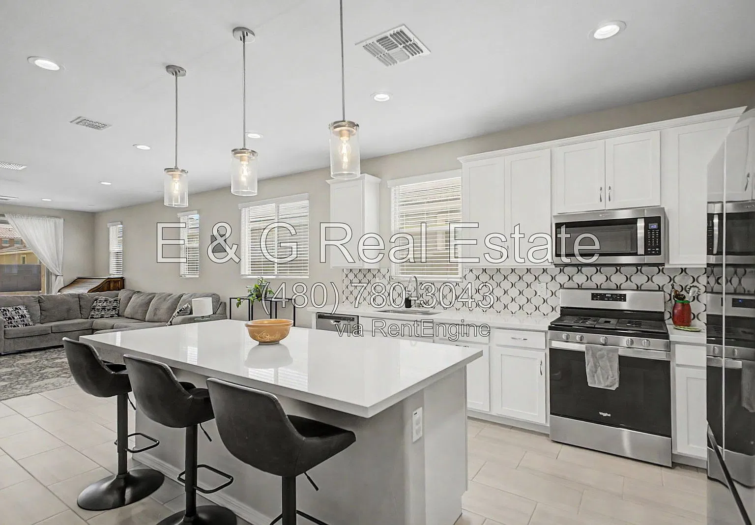 4 bed, 2.5 bath, 2024 sqft, $2,400 — Photo 3