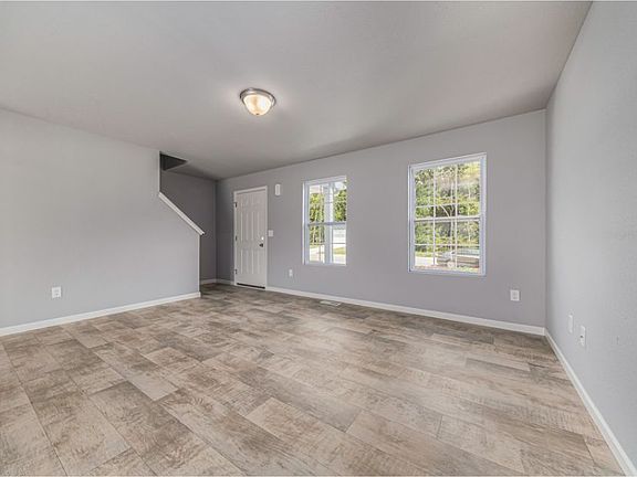 3rd image of 7158 Oak St