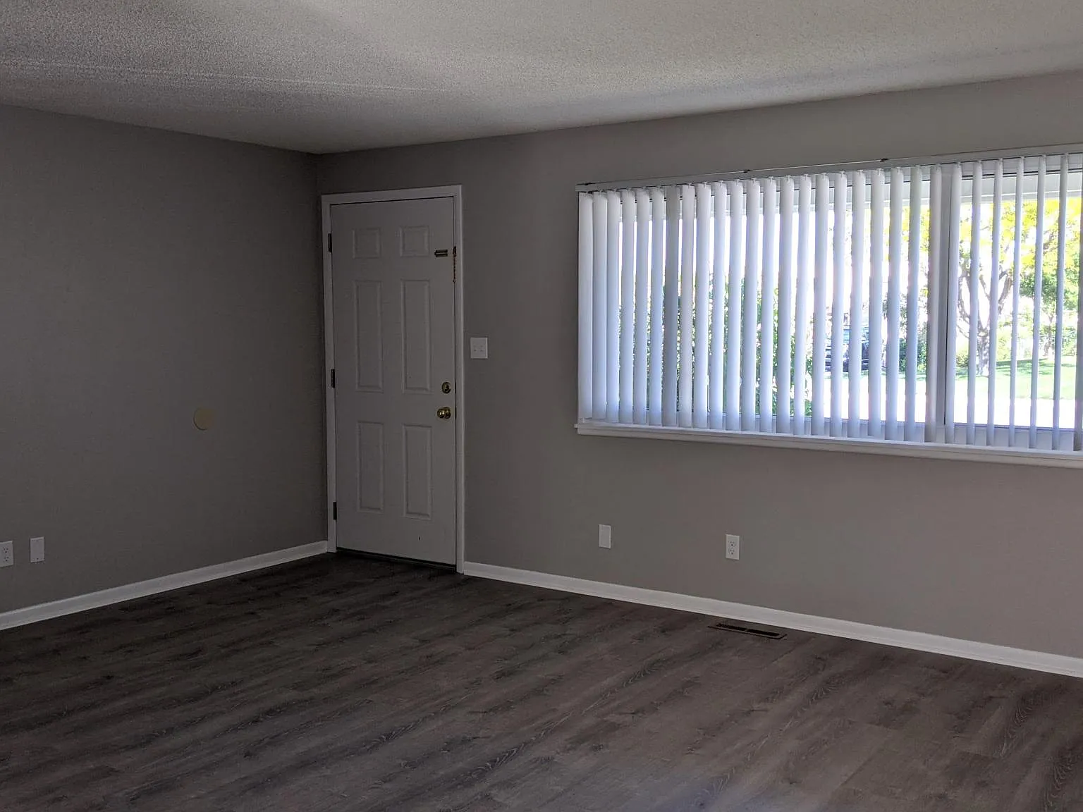 3 bed, 1.5 bath, 1104 sqft, $1,875 — Photo 3
