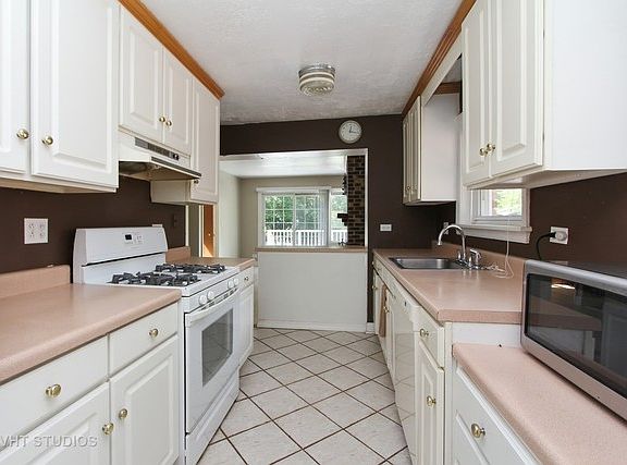 3rd image of 158 N Emerald Ave
