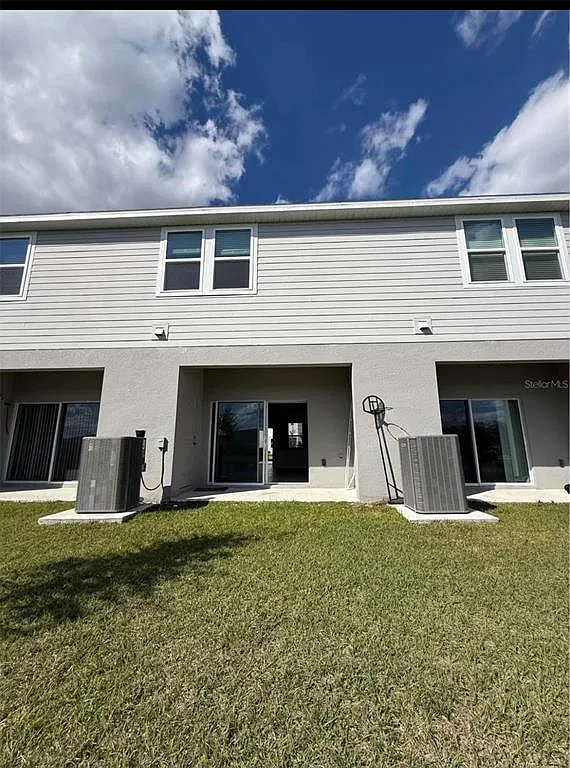 2 bed, 2.5 bath, 1275 sqft, $1,700 — Photo 2