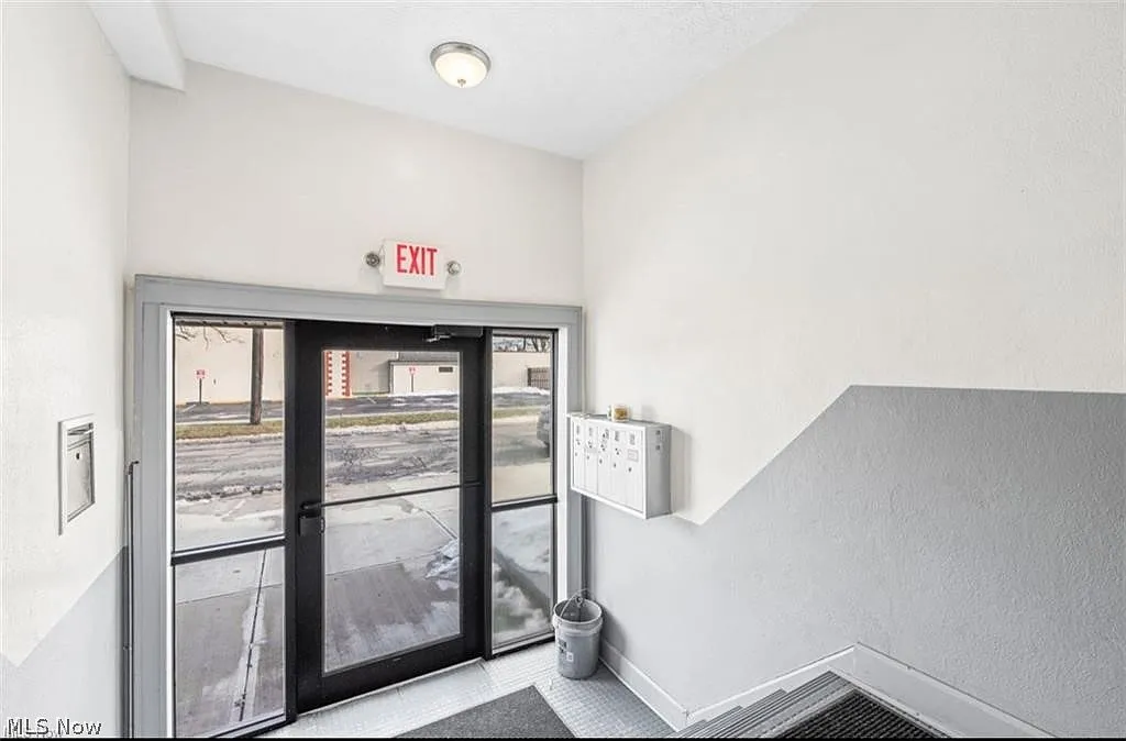 1 bed, 1.0 bath, $995 — Photo 3
