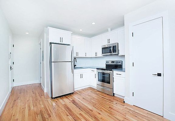 3rd image of 2779 University Ave #3BL