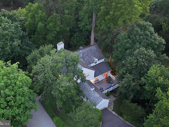 4th image of 1110 Bryn Mawr Rd
