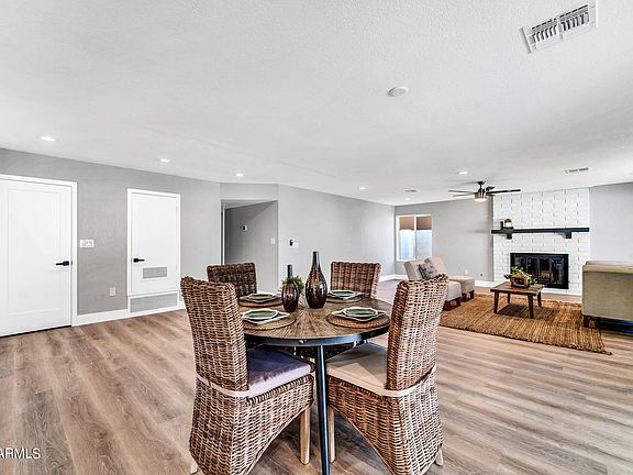 5th image of 2840 E SUNNYSIDE Drive