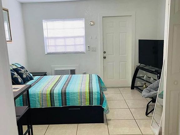 3rd image of 3145 Village Green Dr Unit 1