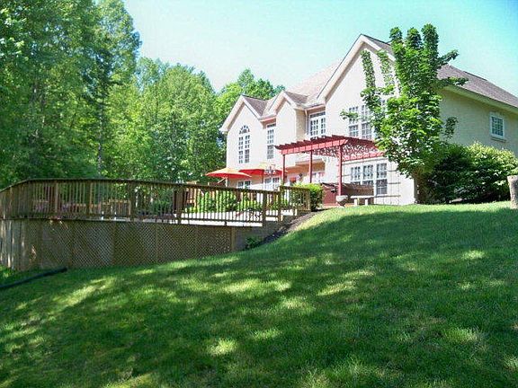 4th image of 182 Whispering Ln